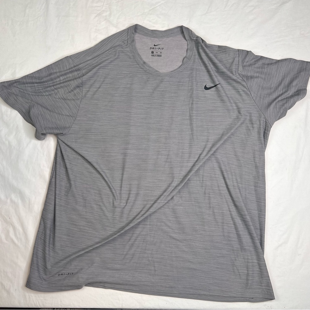 Bundle 2 Under Armour  HeatGear + 1 Nike Dri Fit Active Shirt Sz XXL L091223